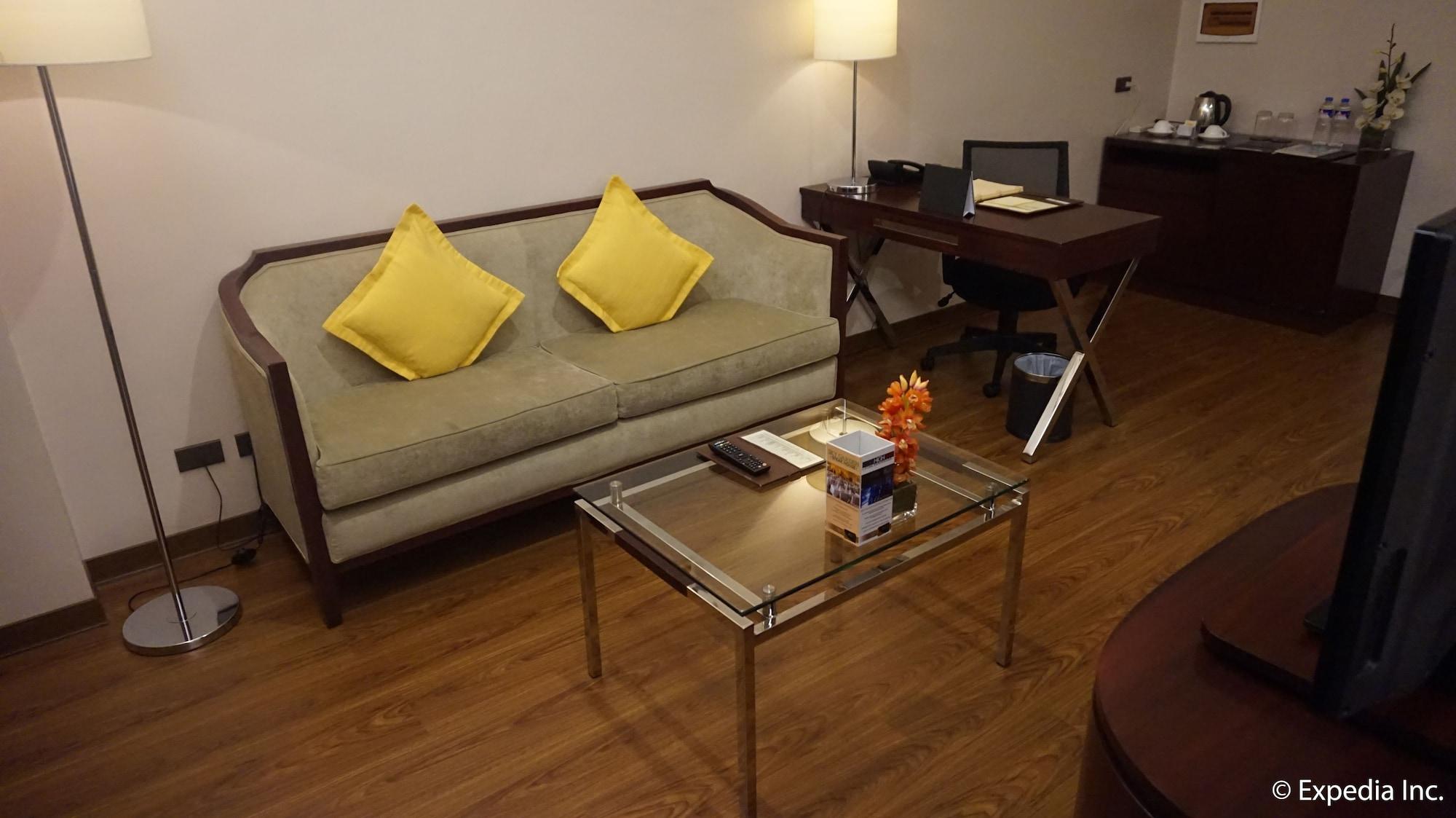 Ace Hotel And Suites Pasig City Exterior photo