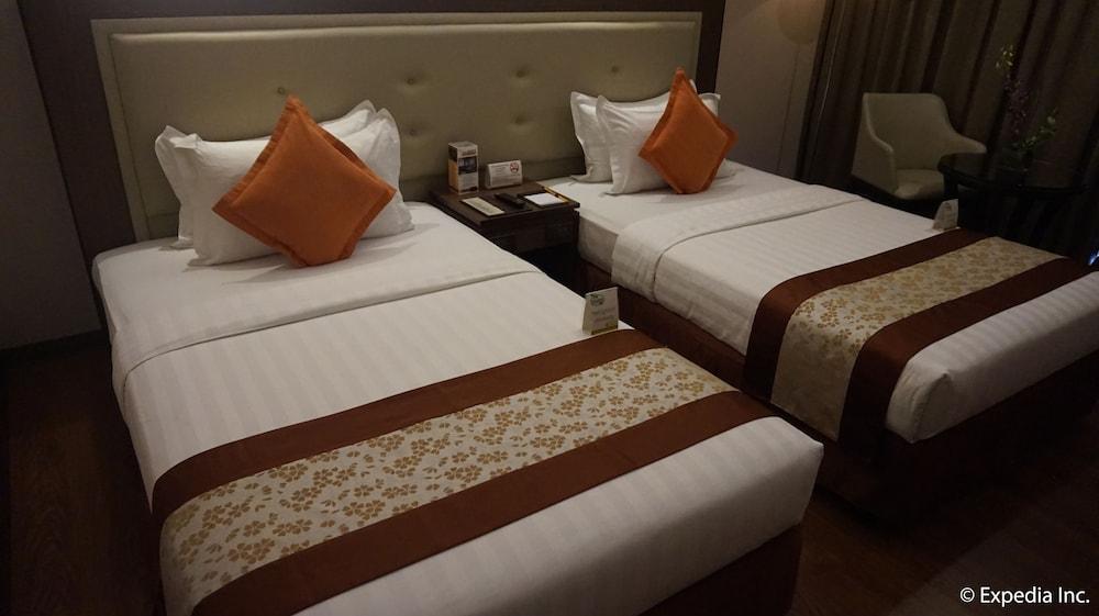 Ace Hotel And Suites Pasig City Exterior photo
