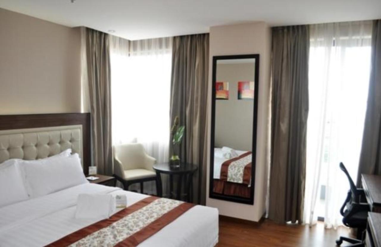 Ace Hotel And Suites Pasig City Exterior photo